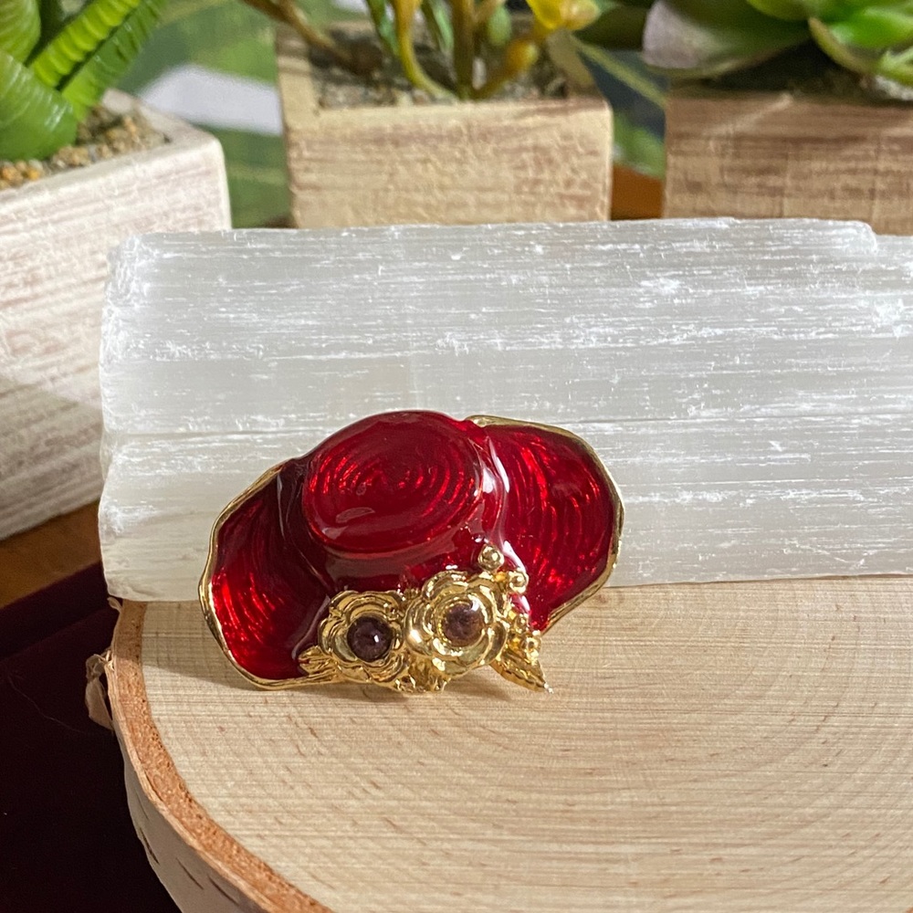 J.J.I Red Hat Society Brooch ♥️✨